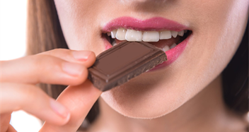 اثرات شکلات بر سلامتی دندان ها؛ نکات مصرف و مراقبت ها